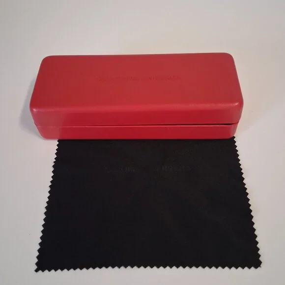 Carolina Herrera Women’s Sunglasses – SHE792 07UK (Brand New) - Picture 4 of 5